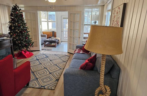 Clear Lake House | This charming house for six puts you at the heart of the action.