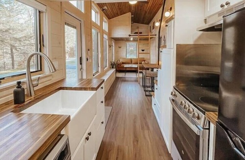Chester Apartment | This tiny house is a 1 bedroom(s), 1 bathrooms, located in Chester, VT.