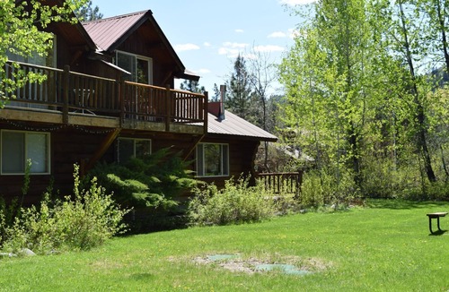 Winthrop Apartment | Timber Wolf Studio: Small Studio at Wolfridge Resort