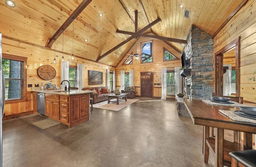 Hochatown Cabin | Timeless Romantic Cabin in Hochatown with Cozy Double-Sided Fireplace