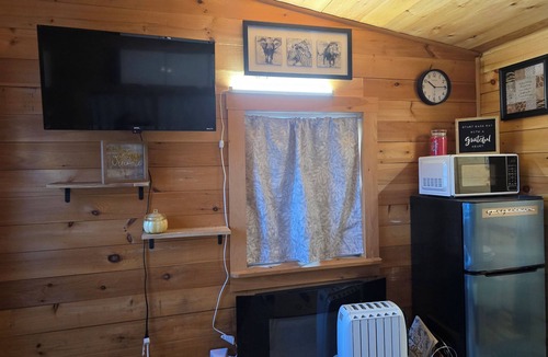 Swanzey Cottage | Tiny house on the Ashuelot river family and pet friendly