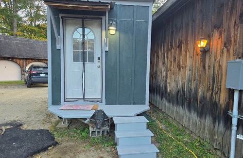 Swanzey Cottage | Tiny house on the Ashuelot river family and pet friendly
