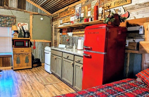 Voca Cabin | Tippy Canoe - Cabin in Texas Hill Country close to beautiful Llano river