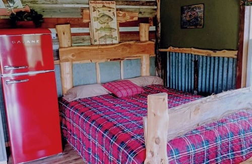 Voca Cabin | Tippy Canoe - Cabin in Texas Hill Country close to beautiful Llano river