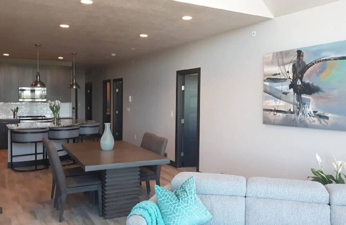 West Okoboji Condo | Top Floor Okoboji Lakefront 4 Bdrm Bridges Bay Condo & Waterpark Passes