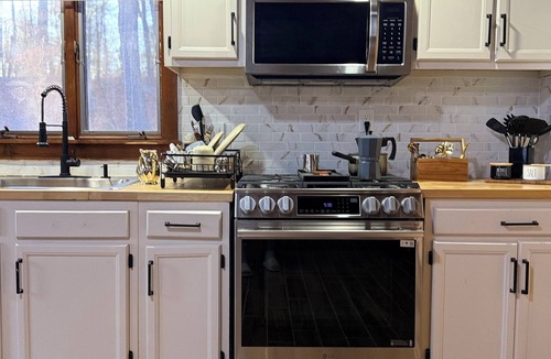 Hampden Cabin | Tranquil 4-bedroom cabin in Hampden for a peaceful getaway