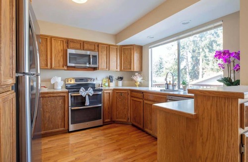 East Lake Hills House | Tranquil 4B2B | Lake Sammamish & Cascade Views