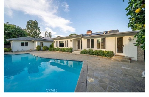 Claremont House | Tranquil 5-bedroom house with AC in charming Claremont