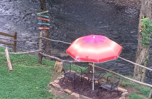 Haywood County House | Tranquil Creekside Mountain View Getaway