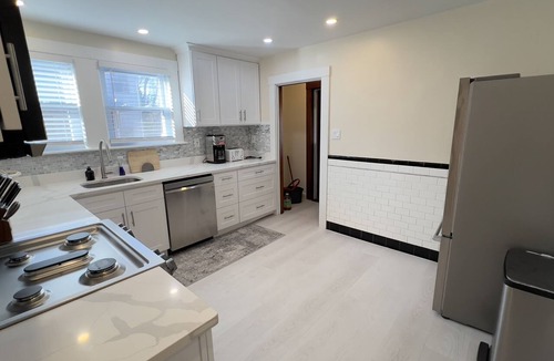 St. Elizabeth's Condo | Tranquil Renovated 3BR Allston Condo + Parking , Close to Harvard/BU/BC/MIT!