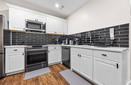 Jonesboro House | Tranquil Waters Lake Front retreat