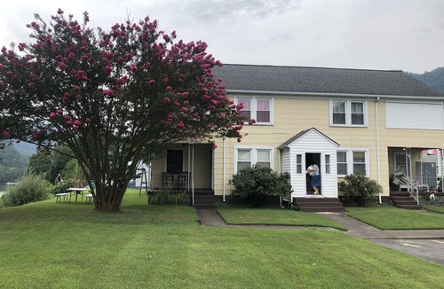 Mount Carbon Apartment | Travelers Rest slps 5 Riverview, near NRG, trails, fishing. NRG, Falls, & more.