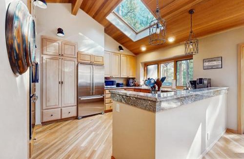 Black Butte Ranch House | Tree-lined home with private hot tub 7 pools 14 tennis courts golf gym AC