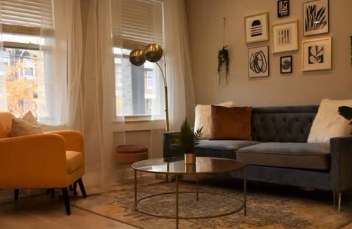 Anacostia House | Trendy Home +Private Parking+ 5 min walk to Metro