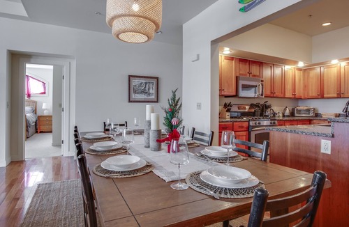 Killington Condo | True ski in/out condo at The Lodges - Trailside Luxury w/pool & hot tub access
