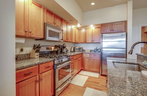 Killington Condo | True ski in/out condo at The Lodges - Trailside Luxury w/pool & hot tub access