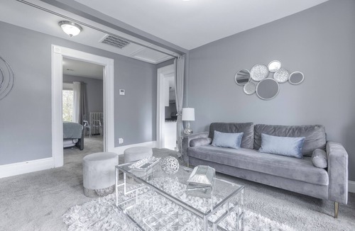 Valley Stream Apartment | Two Bedroom 2nd Floor Apartment 20 miles from NYC