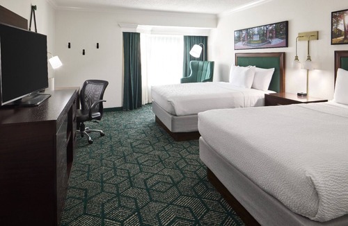 Athens Hotel | Two Family-Ready Rooms Perfect Spot for University Events! Seasonal Pool!