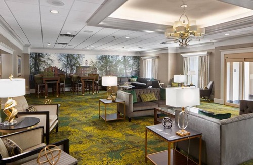 Athens Hotel | Two Family-Ready Rooms Perfect Spot for University Events! Seasonal Pool!