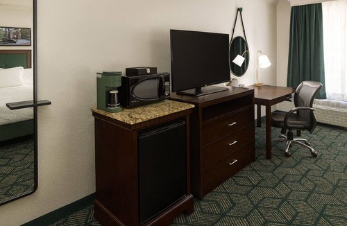 Athens Hotel | Two Family-Ready Rooms Perfect Spot for University Events! Seasonal Pool!