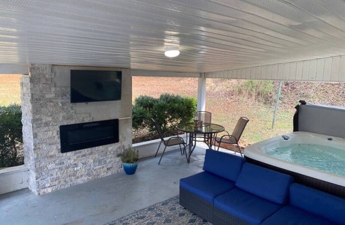 Candler House | Two Homes 15 mins to Asheville Hot Tub & Fire pit