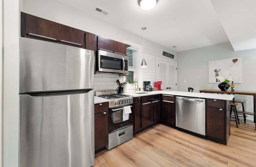 Heart of Chicago Apartment | Two Spacious Chicago Apartments for Group Getaway