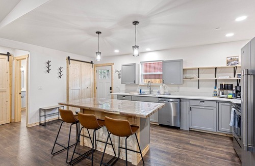 Ashford Cabin | Ultimate Getaway: Movie Theater, Sauna, Hot Tub,WiFi, EV Charging,Pet-Friendly!"