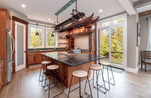 Lincoln House | Ultimate Riverfront Spot | Mountain Escape