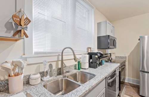 Wilmington House | Unique 10 bedrooms for 20+Person