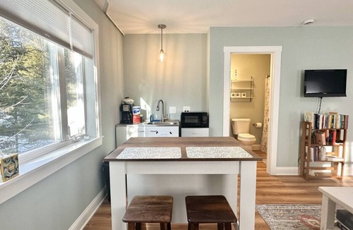Town Hill House | Unique 2 Studio Apartment Spacious Home [Deer Run]