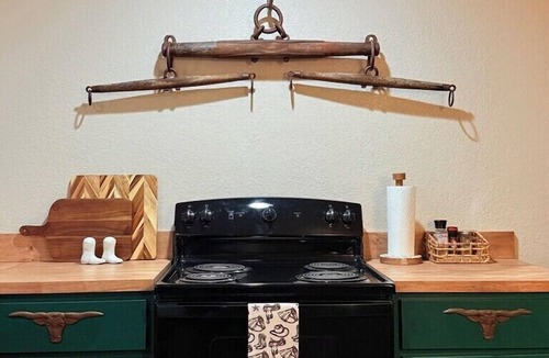 Cottonwood-Verde Village House | unique pet friendly home w sauna near old town, wineries, 15 minutes from sedona