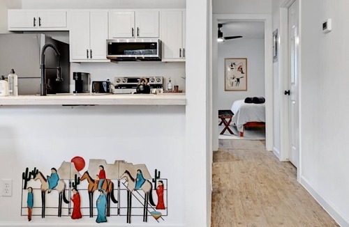 St. Edwards Apartment | Unit A Willowrun · Artist Retreat by SoCo w/PRKG | Sleeps 4