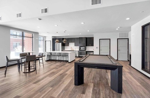 Madison Apartment | Univ Research Park. Free Underground Parking. Pool