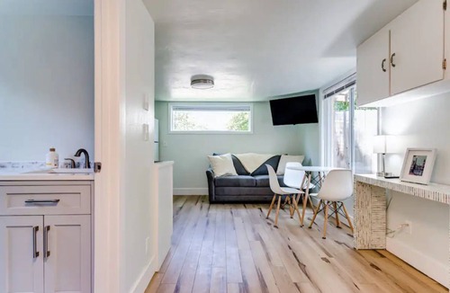 Amazon Cottage | University Cottage, 2 blocks from U of O.