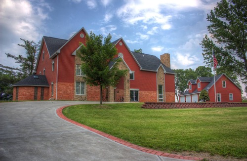 Hermann Bed & Breakfast | Up Up and Away Lodging