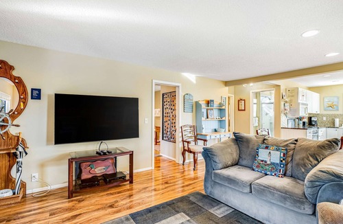 Gearhart House | Updated Dog-Friendly Cottage with Outdoor Firepit, Five Blocks from the Beach