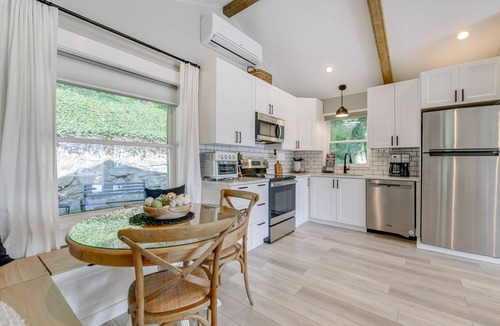 Waynesville Cottage | Updated + Modern Waynesville Cottage w/Fire Pit