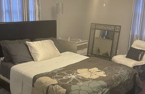 Dubuque House | ⭐️Updated stylish home in central Dubuque.. close to colleges, mall, restaurants⭐️
