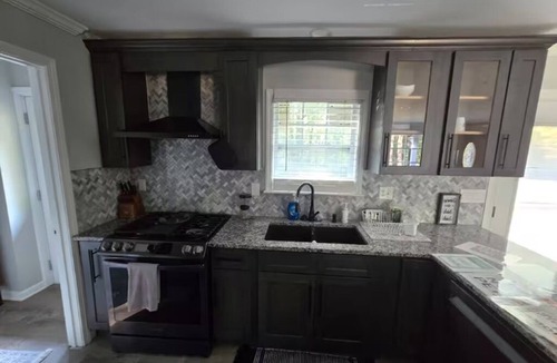 Conyers Apartment | Upper level 3bdrm 2.5bthrm kitchen livingroom deck