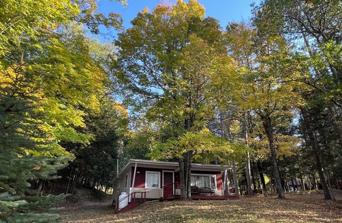 Stambaugh Cabin | Upper Peninsula Lakeside Cabin on Chicagon Lake - Great Fishing, Swimming & Golf