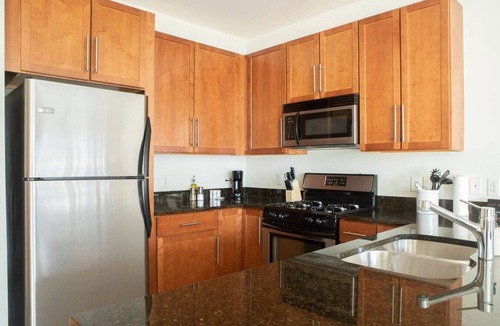 Yankee Hill Apartment | Upscale Apartment Near Lake Michigan · Sleeps 6-7