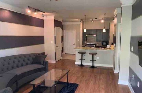 Westside House | Upscale apt. in Central downtown location