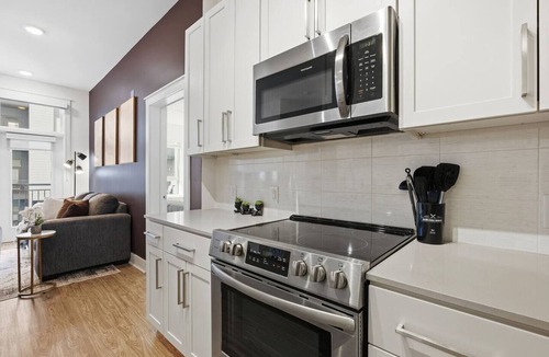 Second Ward Apartment | Urban Escape - Free Parking, Pool, Gym