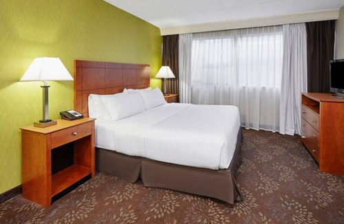 Matteson House | Vacation Day Is Always A Great Idea! Onsite Restaurant and Bar, Free Parking