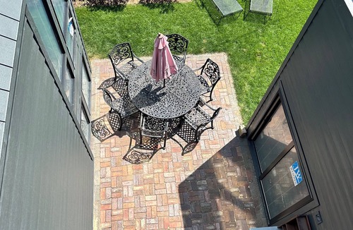 North Center House | Vacation home just 2 minutes drive to Wrigley Field