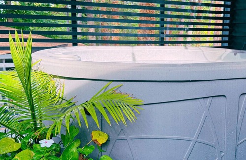 Eureka Springs Villa | Very Nice Retreat on 2 levels, Hot Tub, Outdoor Kitchen, Spacious