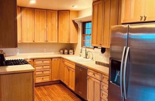 Howell House | Very private cozy 2-bedroom house in Howell with AC and hot tub