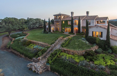Fairfield House | Villa Capricho Vineyard Estate | Close to Vineyards | Pool