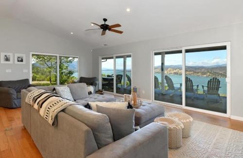 Lower Lake House | Vineyard Setting With 180 Panoramic Lake Views