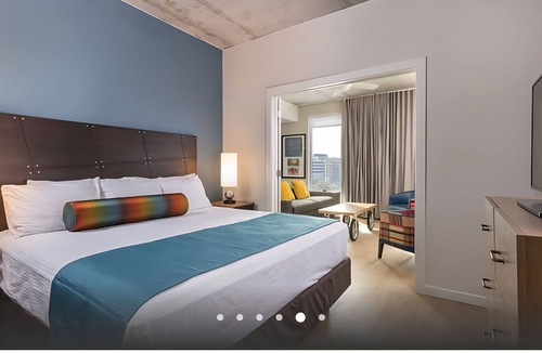 West End Resort | Walk to ACL Downtown Wyndham Studio Deluxe Rooftop Pool 10/03-10/06